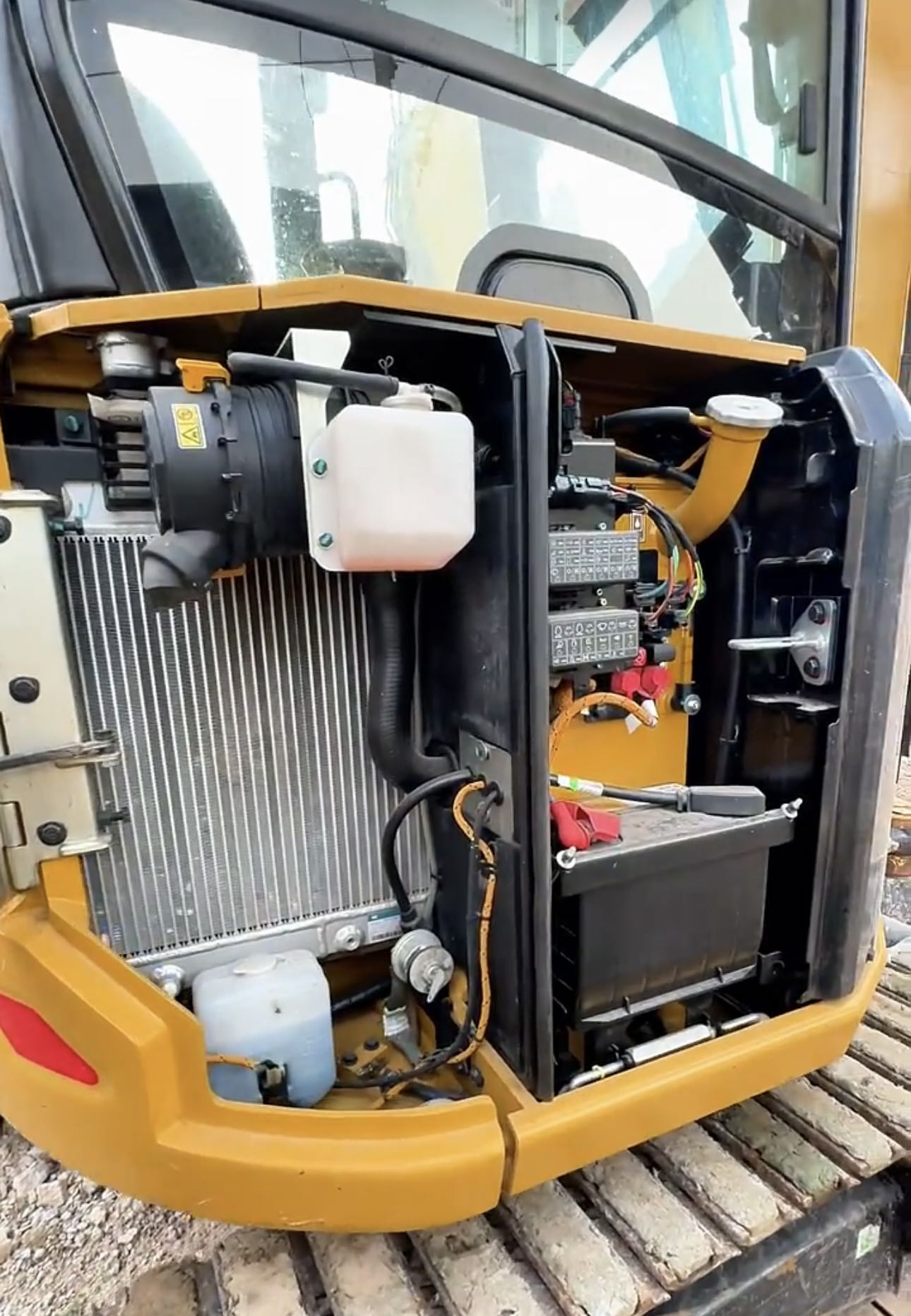 Caterpillar 303 Used Loader Supplier Caterpillar 303 Used Loader Supplier