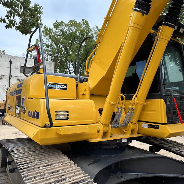 Komatsu PC220-8 used excavator Komatsu PC220-8 used excavator