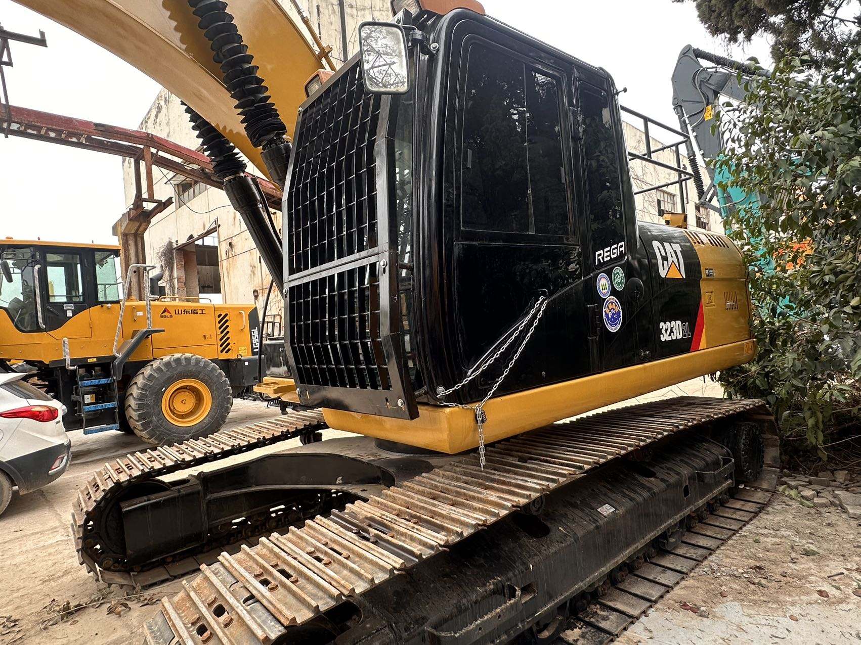 Caterpillar 323D-2L Used Excavator Supplier Caterpillar 323D-2L Used Excavator Supplier