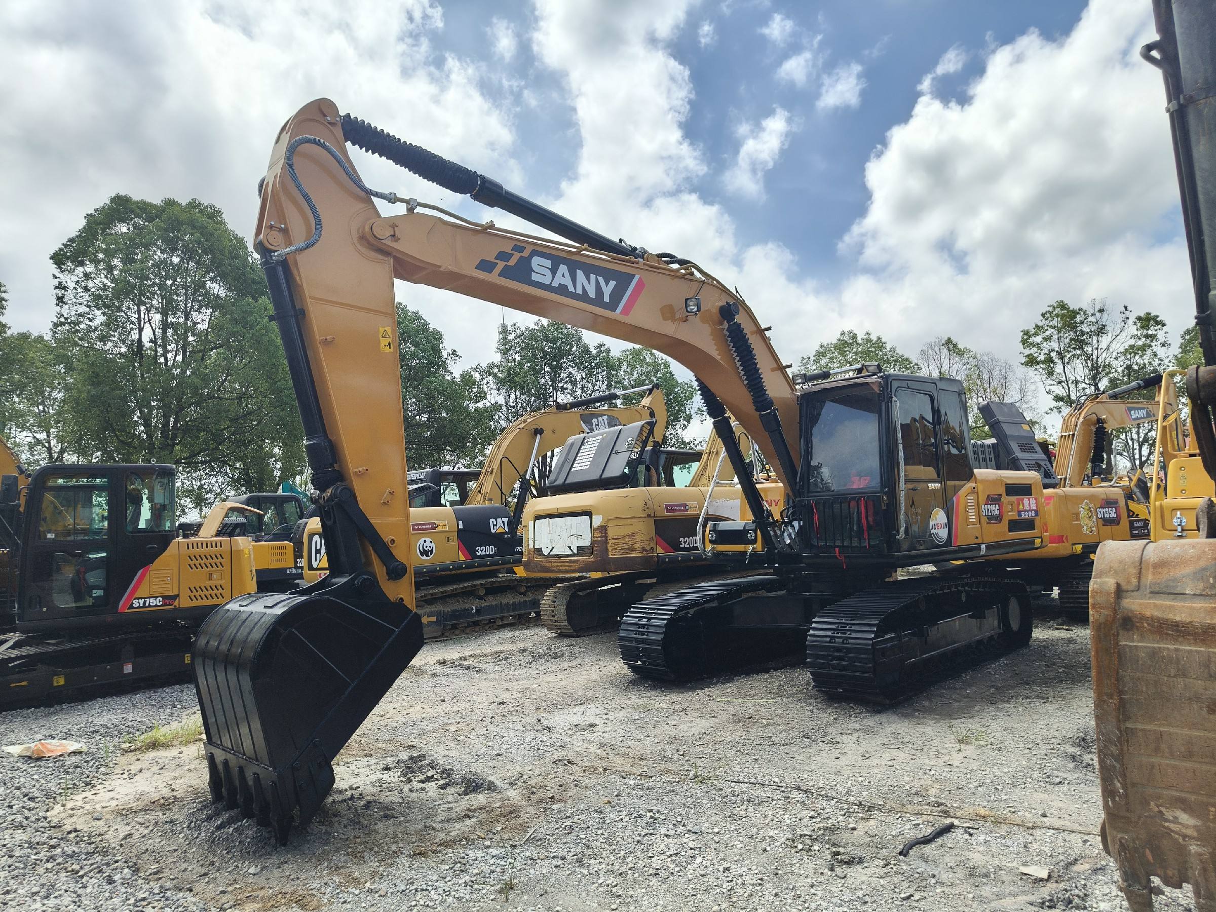 Sany SY215C Used Excavator Supplier Sany SY215C Used Excavator Supplier