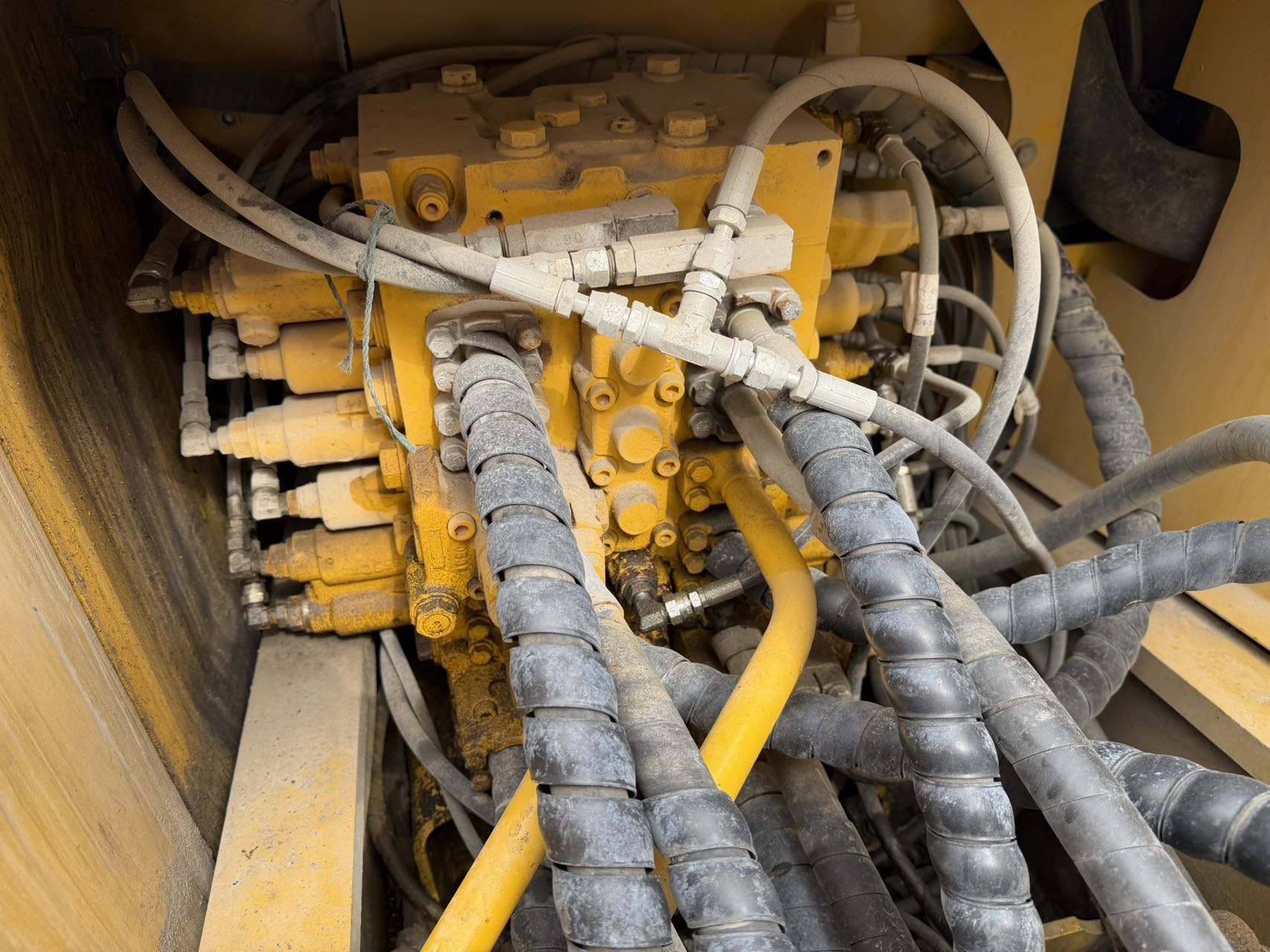 Komatsu PC200 Used Excavator Supplier Komatsu PC200 Used Excavator Supplier