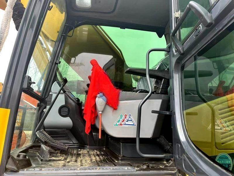 Komatsu PC220 Used Excavator Supplier Komatsu PC220 Used Excavator Supplier