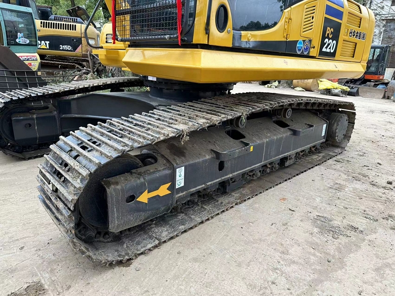 Komatsu PC220-8 used excavator Komatsu PC220-8 used excavator