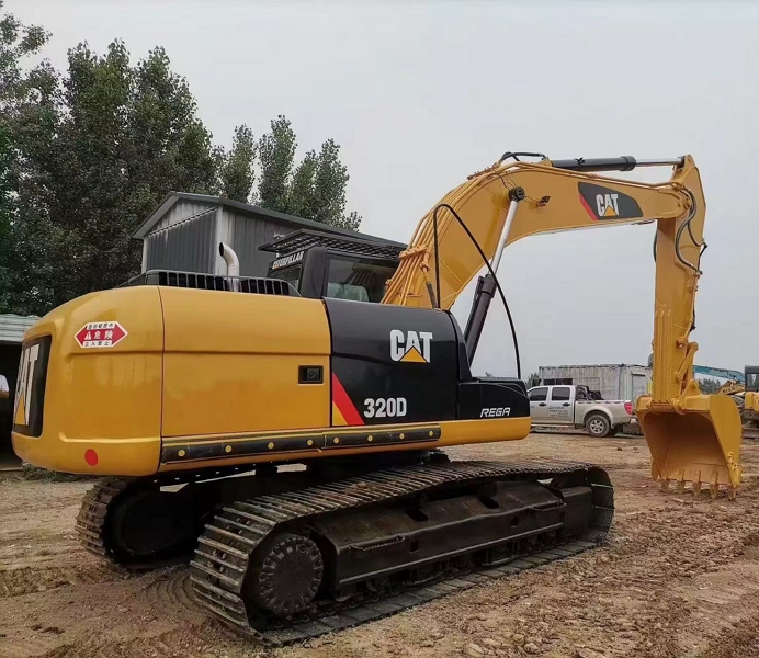 CAT320D