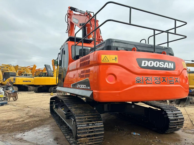 Doosan DX300LC-9C Excavator