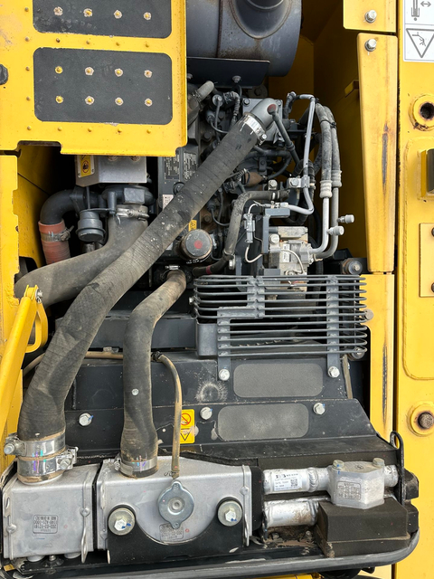 Komatsu PC110 11 Ton Used Excavator Compact Dimensions 2.49m Width SecondHand Digger Manufacturer