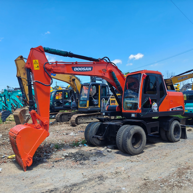 Doosan DX150W-9C 15T 0.75m³ Backet Capacity Small Used Excavator Good Condition Efficient And Compact Second-Hand Excavator Manufacturer