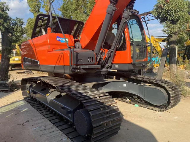 Doosan Used DX225LC-9C 22 Ton Crawler Excavator