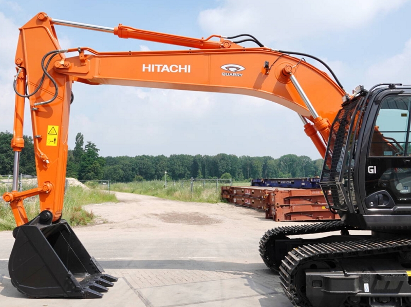 Used Hitachi ZX220 Excavator
