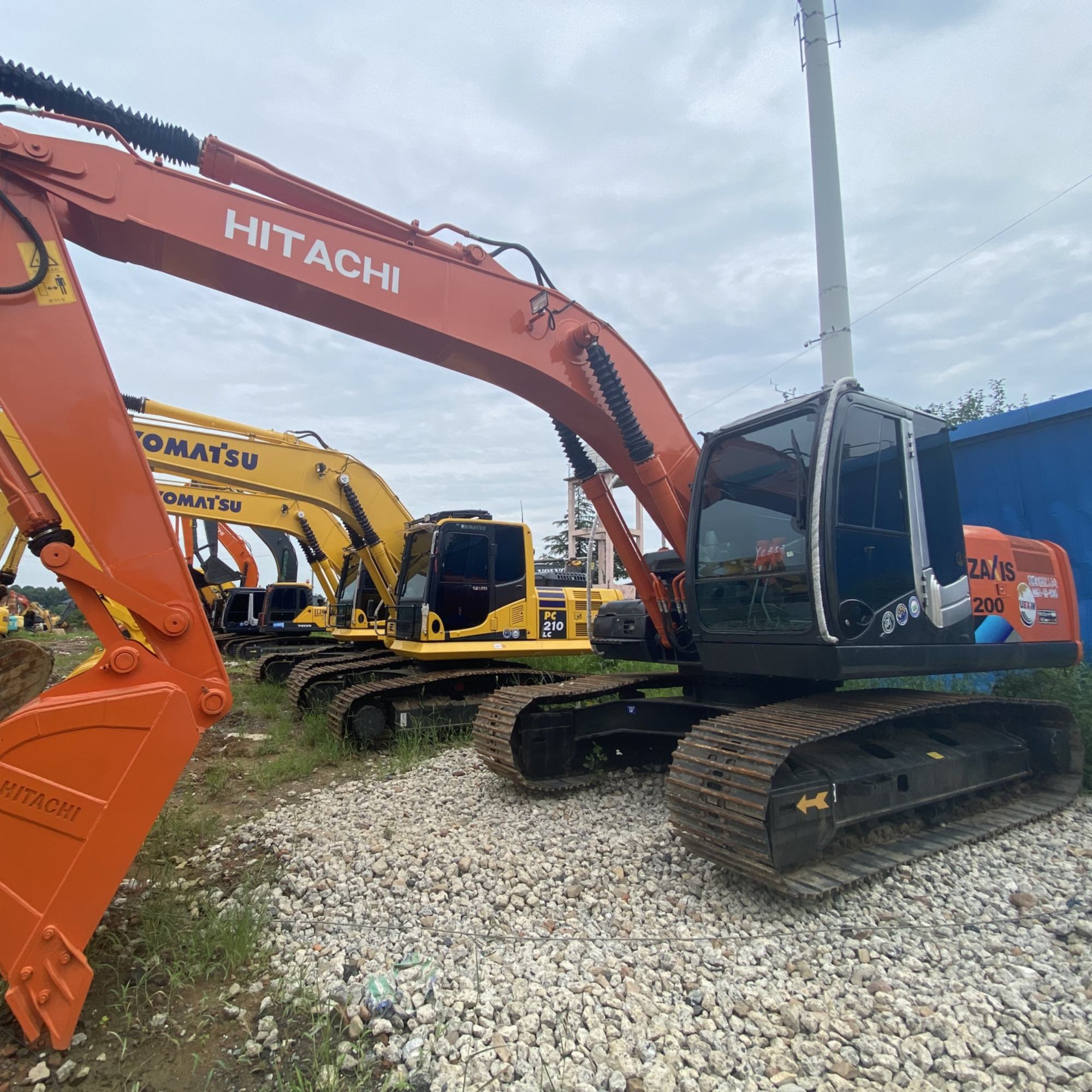 Hitachi ZAXIS 200 Used Excavator Supplier