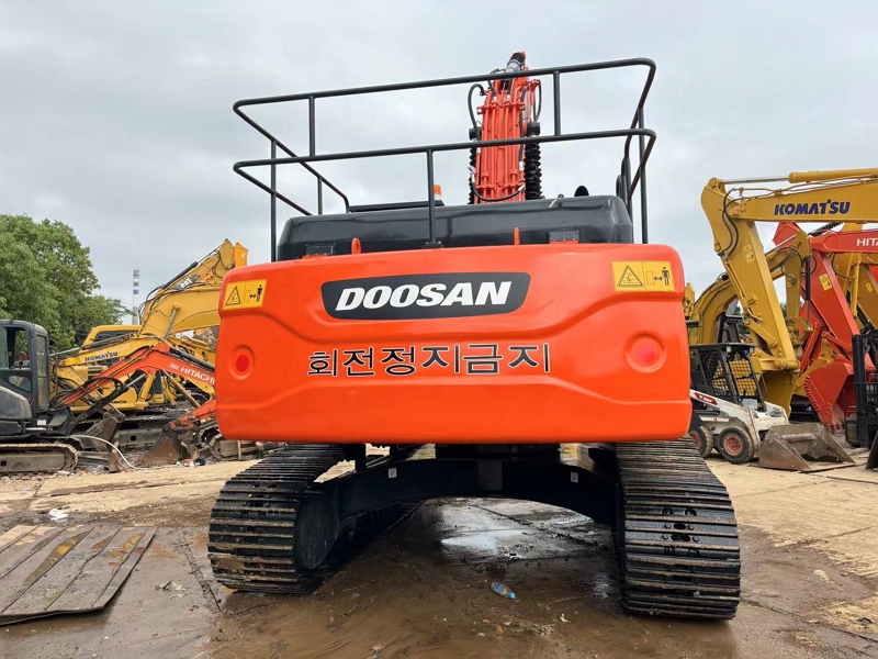 Doosan DX300LC-9C Excavator