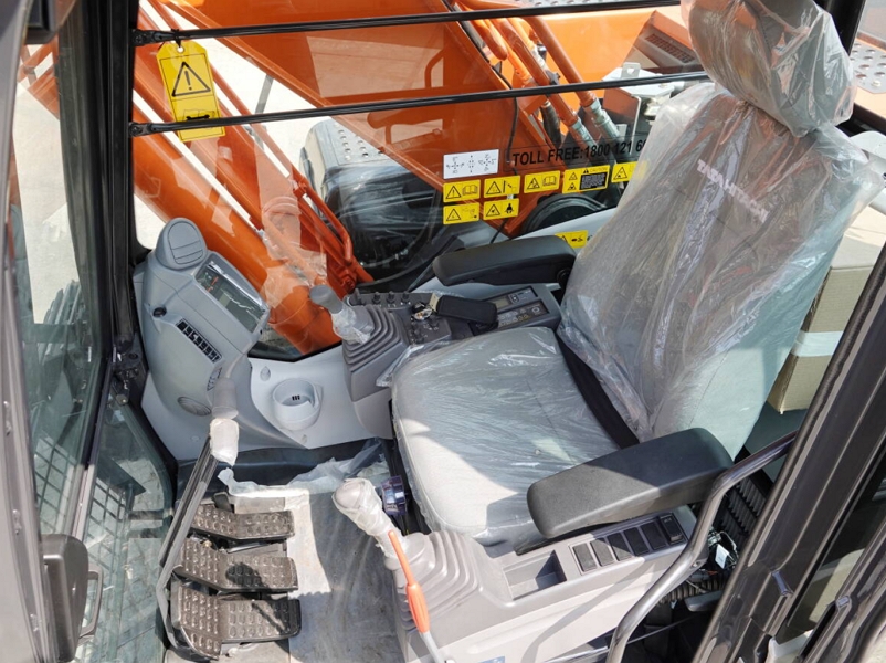 Used Hitachi ZX220 Excavator