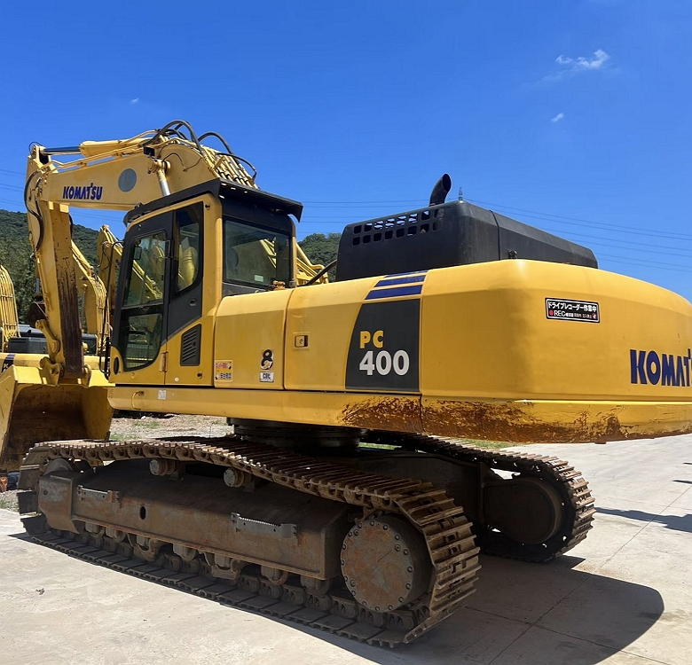 Komatsu PC400-8R tracked excavator