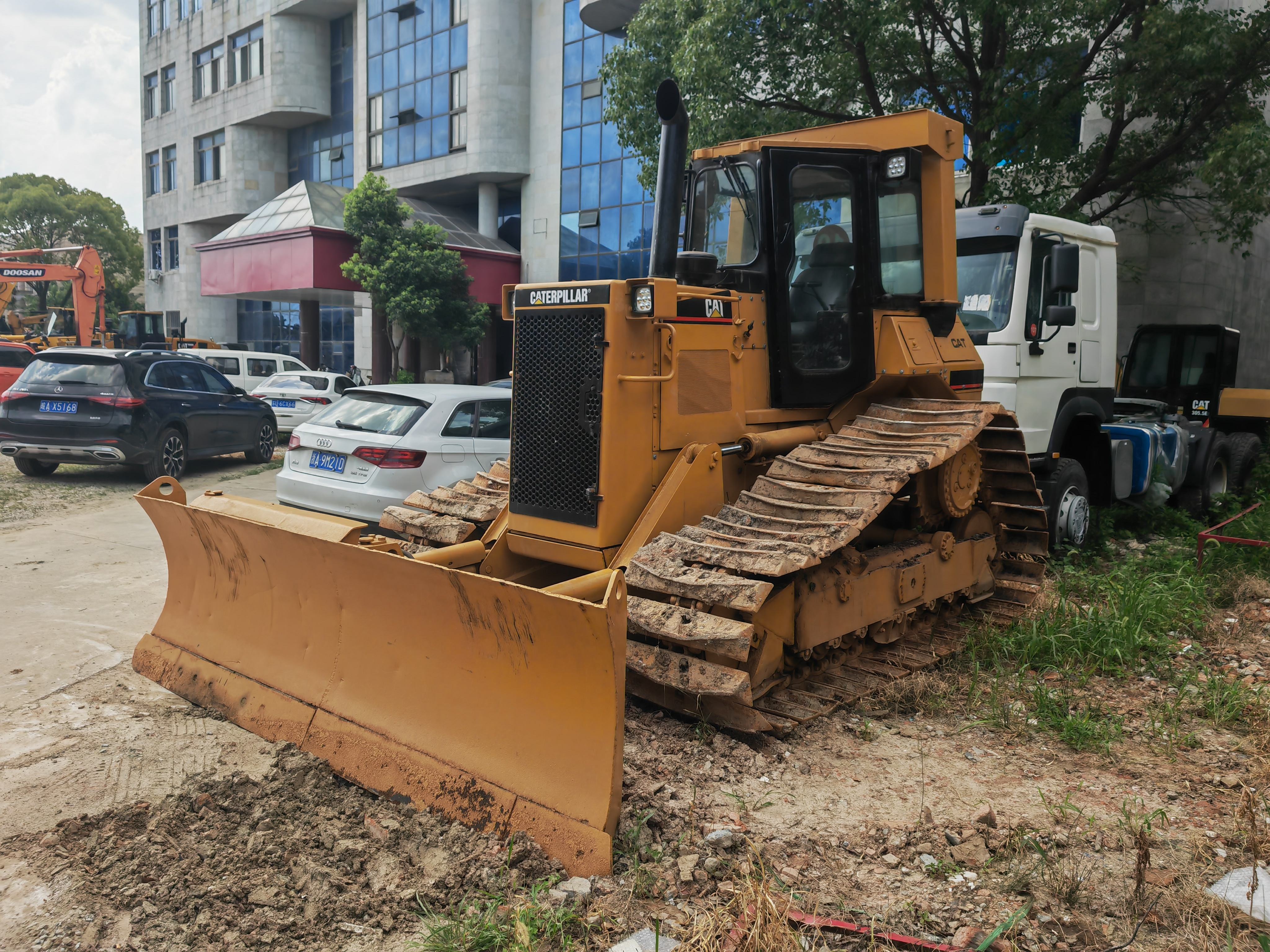 Caterpillar D6 Used Bulldozer Supplier