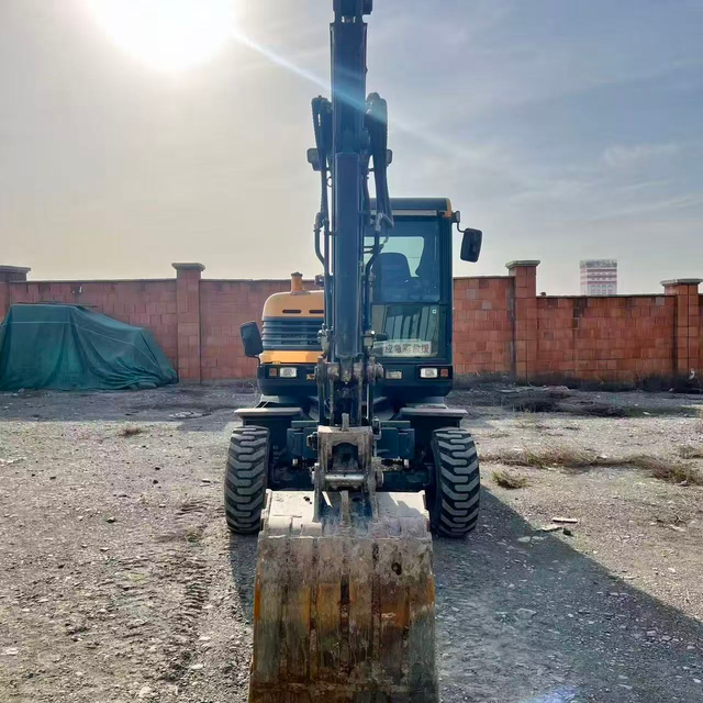 Used Hyundai R60 Wheel Excavator Original Hyundai Used Machinery Supplier