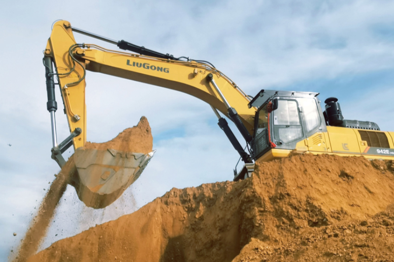 Maintenance Differences Between Crawler Excavators and Wheeled Excavators