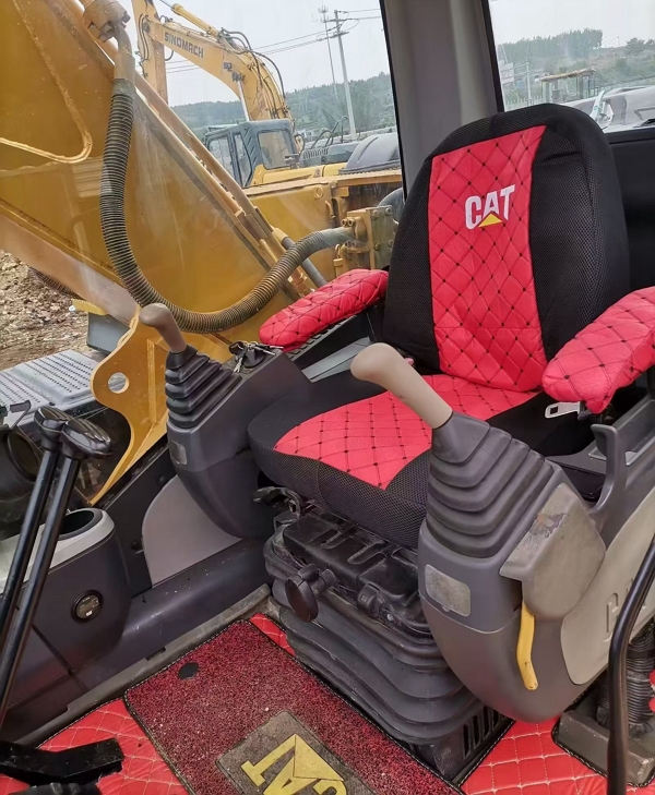 CAT320D