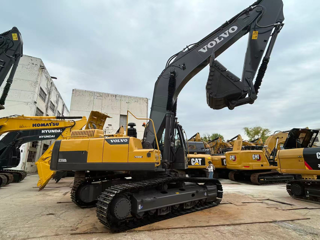 Volvo EC380 39.8T Large Used Excavator Efficient And Compact Flexible Operation Cost-Effective SecondHand Excavator Manufacturer
