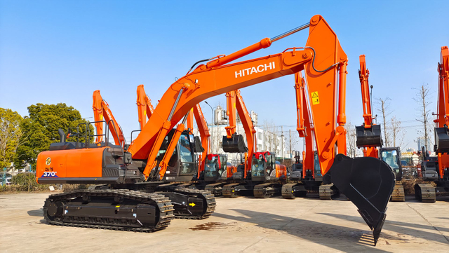 Hitachi ZX370H 37 Ton Construction Excavator, Ideal for Earthmoving & Quarrying, Powerful & Cost-Effective, In Stock