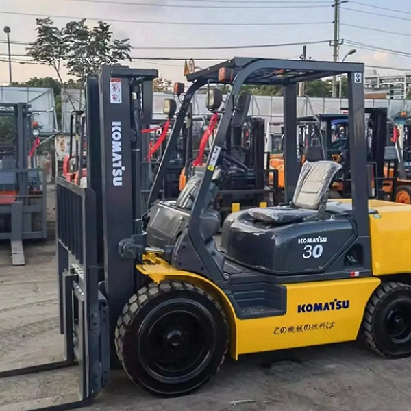 Used Komatsu SD30-17 Forklift High Performance Compact Energy Saving Wholesale Supplier