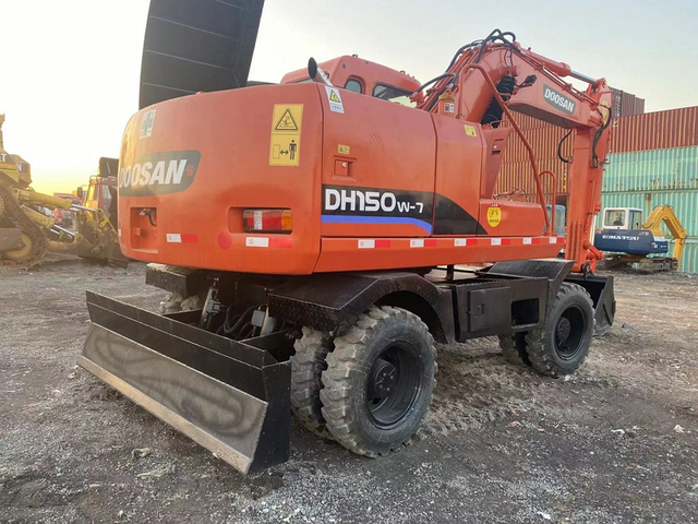 Doosan DH150W-7 15 Ton Wheel Excavator