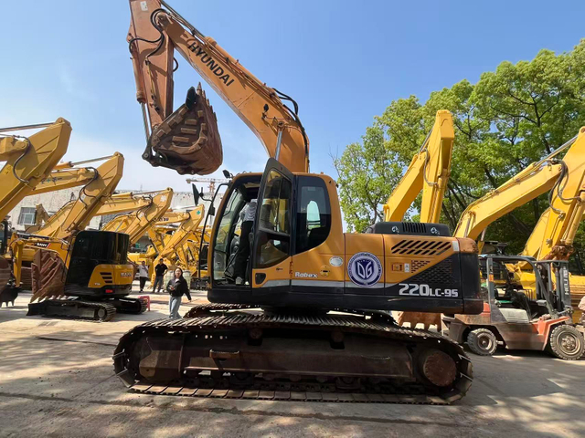 Used Hyundai 220 Crawler Excavator (22 Ton) - Used Machinery Supplier