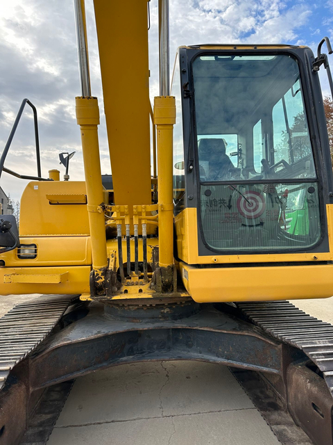 Komatsu PC110 11 Ton Used Excavator Compact Dimensions 2.49m Width SecondHand Digger Manufacturer