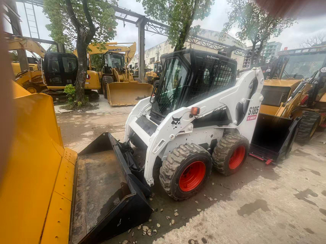 Hot Sale Second Hand Bobcat S185 Skid Steer Loader Original Engine Low Working Hours Multi-Attachment Mini Loader For Farm Garden Construction Earthmoving