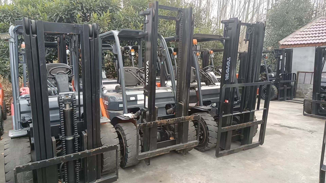 Toyota 62-8FDN30 Used Forklift Supplier